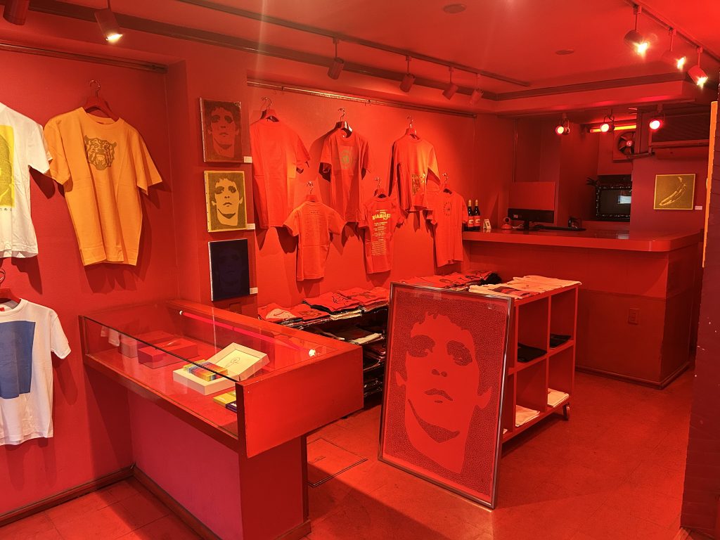 The museum shop is open only on weekends.